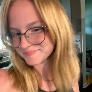 Meet your Posher, Loida